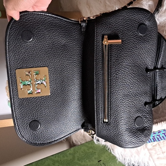 Tory Burch Britten Convertible Crossbody/Clutch Like New - Picture 8 of 15